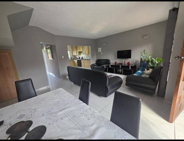 3 BEDROOM TOWNHOUSE FOR SALE IN BRACKENHURST